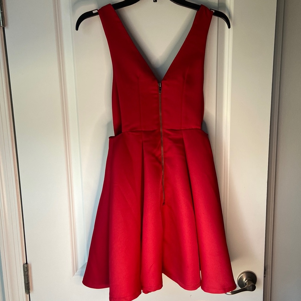 Dress - Picture 3 of 3